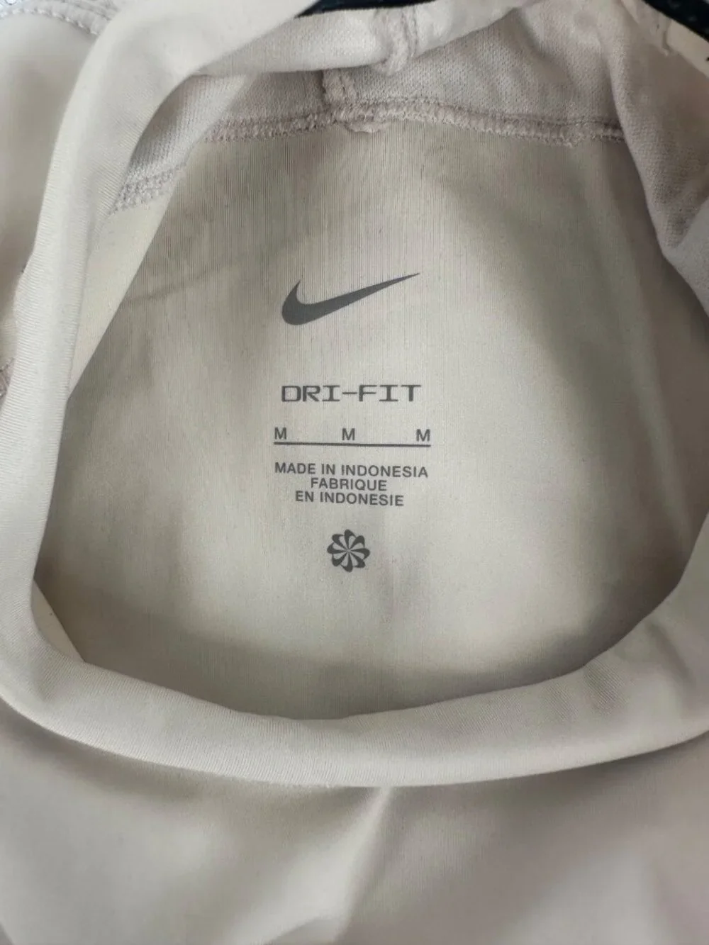 Nike Shirt Medium Beige Trail Dri-Fit Cropped Long Sleeve Running Gorpcore Top